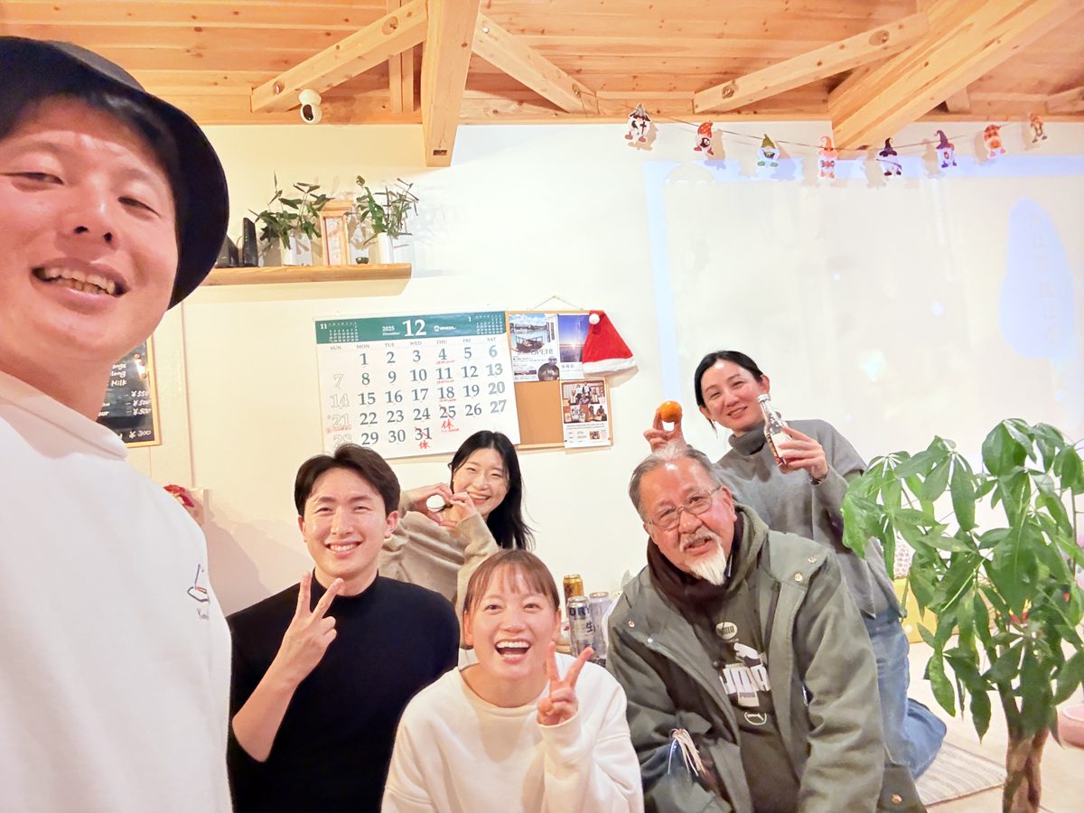 カフェ 夜の交流