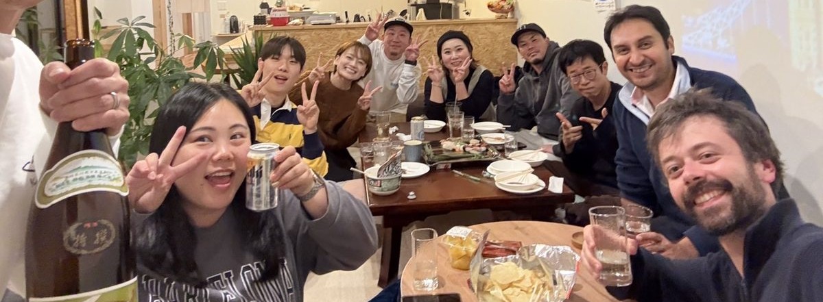 旅人と島民が混ざり合う夜